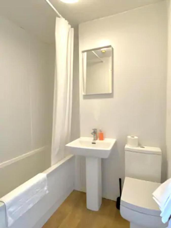 شقة مانشستر  في Conveniently Situated 1Bed Apt In Stretford المظهر الخارجي الصورة