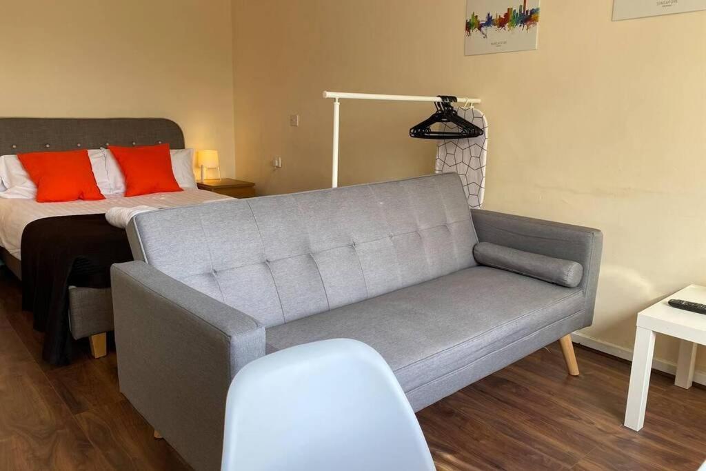 شقة مانشستر  في Conveniently Situated 1Bed Apt In Stretford المظهر الخارجي الصورة