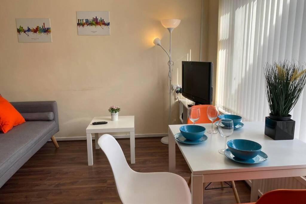 شقة مانشستر  في Conveniently Situated 1Bed Apt In Stretford المظهر الخارجي الصورة